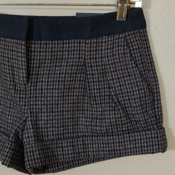 Express 🆕 Houndstooth Dress Shorts 0 - Picture 3 of 9